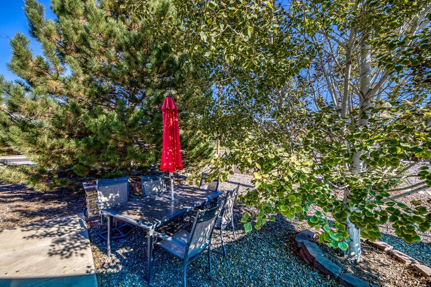 More Photos Of 1047 N 1st St, Montrose Office For Sale