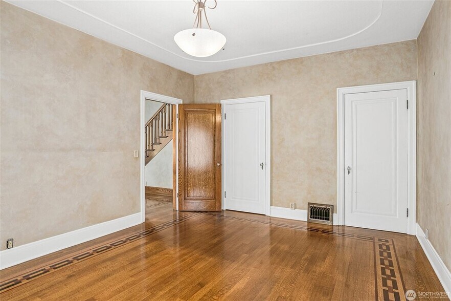 More Photos Of 1026 Alder St, Centralia Office Residential For Sale
