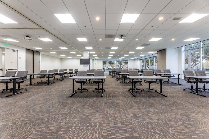 More Photos Of 1330 Enclave Pky, Houston Office For Lease