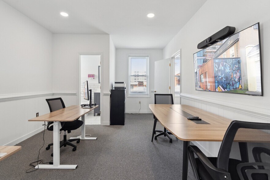 More Photos Of 2939 W Marshall St, Richmond Office For Lease