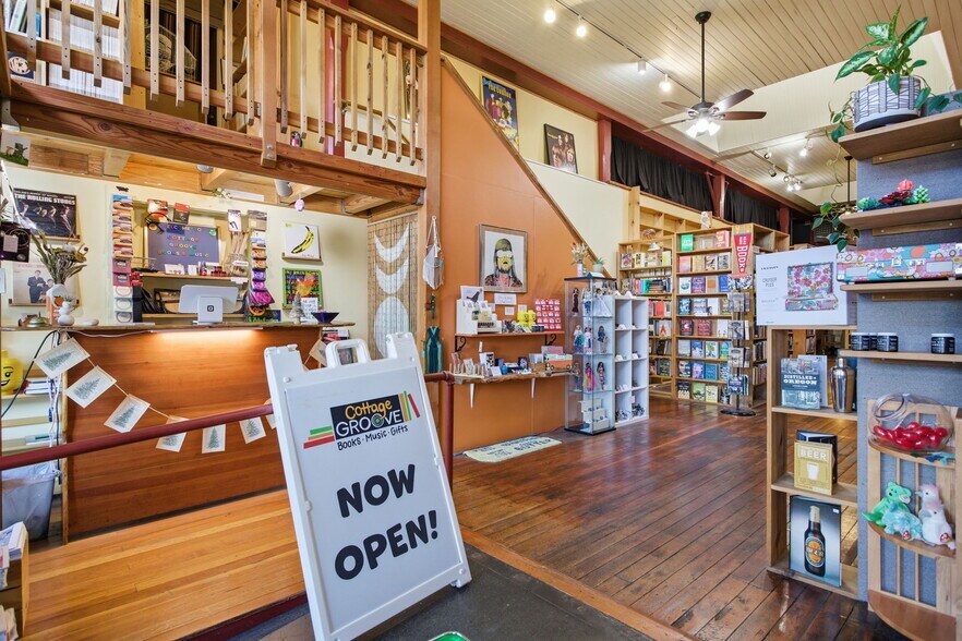 More Photos Of 657 E Main St, Cottage Grove Restaurant For Sale