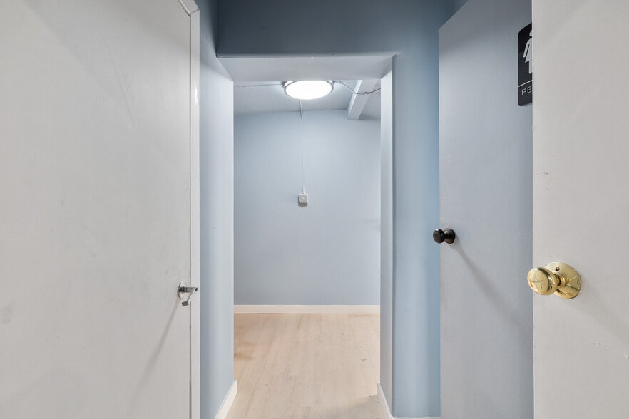 More Photos Of 9937 Commerce Ave, Tujunga Freestanding For Sale