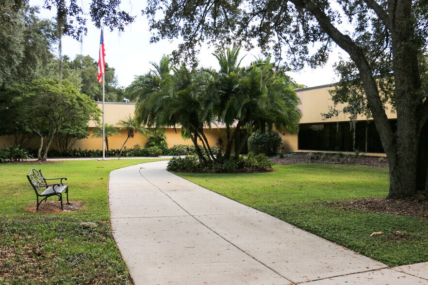 More Photos Of 3910 Riga Blvd, Tampa Office For Sale