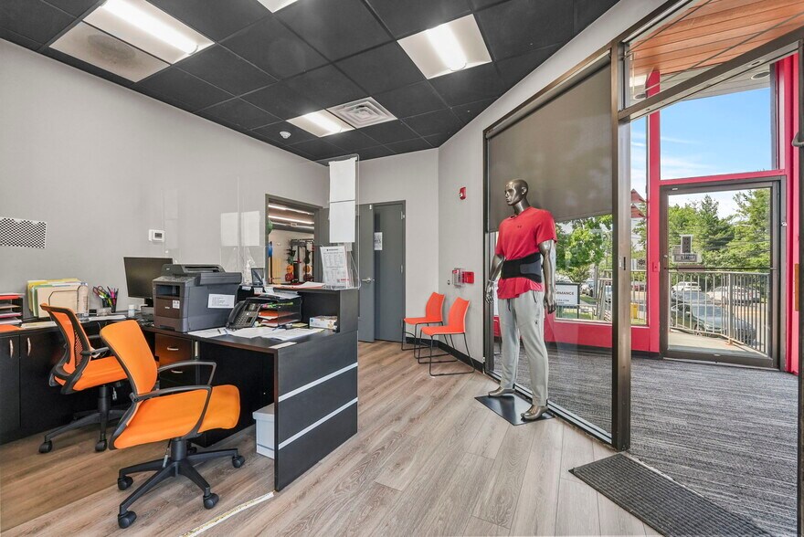 More Photos Of 530-540 Bergen Blvd, Ridgefield Office For Sale