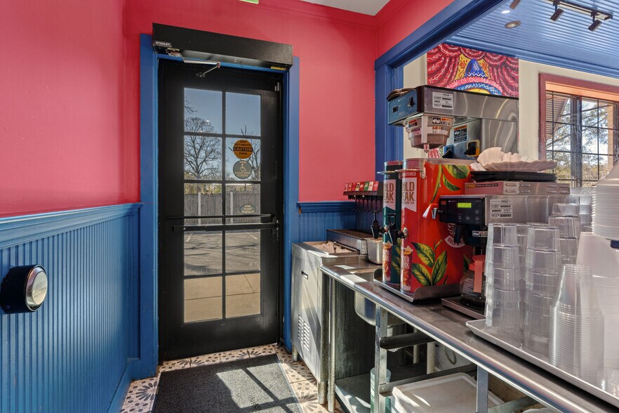 More Photos Of 1025 Industrial Dr, Crestview General Retail For Sale