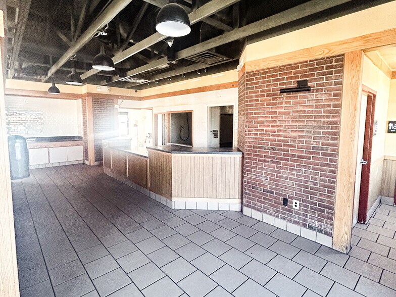More Photos Of 2109 19th St, Lubbock Fast Food For Lease