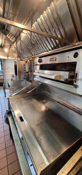 More Photos Of 3602 30th Ave, Astoria Restaurant For Lease