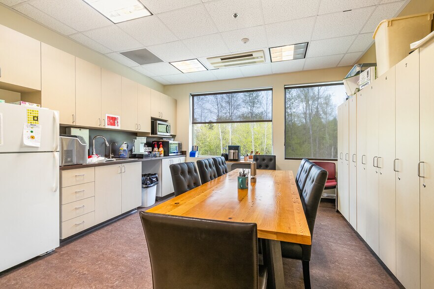 More Photos Of 905 Squalicum Way, Bellingham Flex For Sale