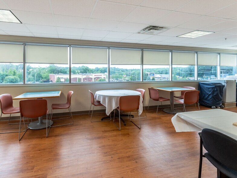 More Photos Of 116 Eddie Dowling Hwy, North Smithfield Hospital For Sale