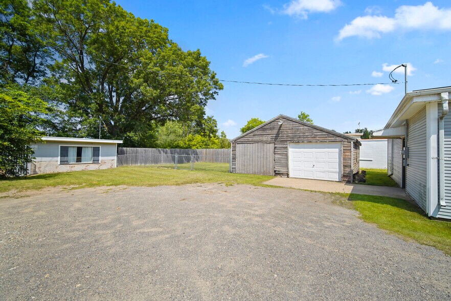 More Photos Of 3980 Ann Arbor Rd, Jackson Light Manufacturing For Sale