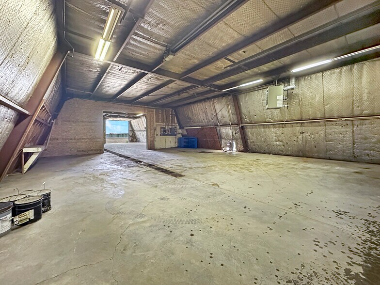 More Photos Of 4015 11th Ave SE, Minot Service For Sale