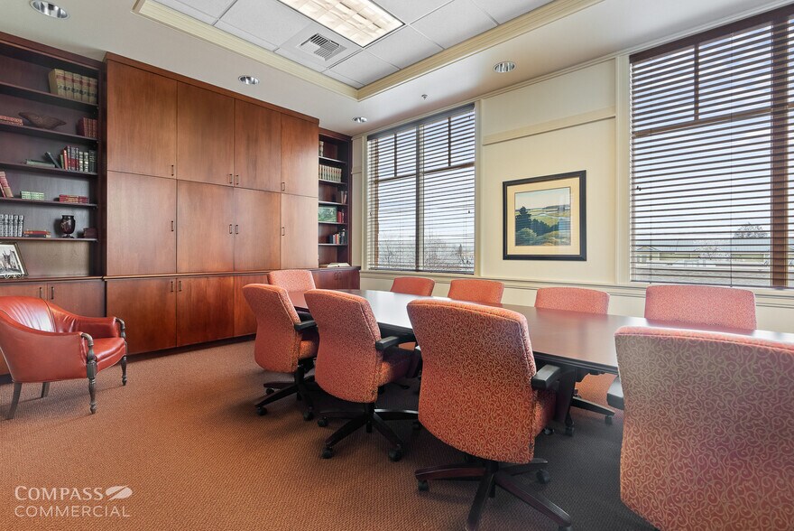 More Photos Of 735 SW 6th St, Redmond Office For Lease