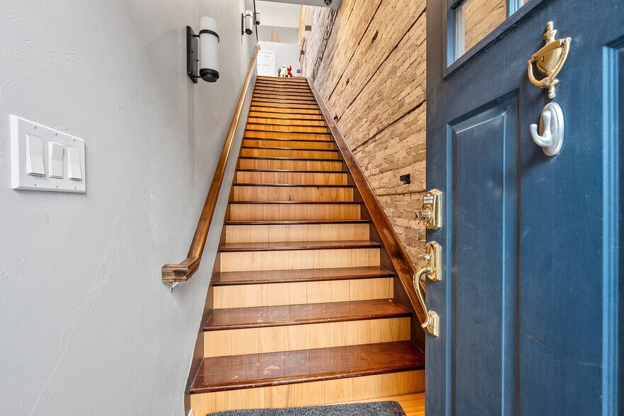 More Photos Of 408 Dousman St, Green Bay Storefront Retail Residential For Sale