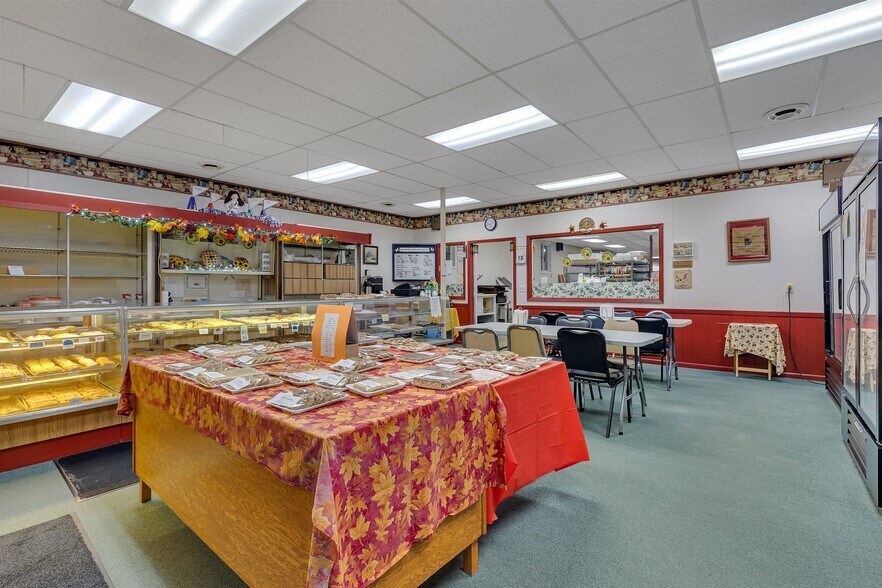 More Photos Of 531 Railroad Ave, Albany General Retail For Sale