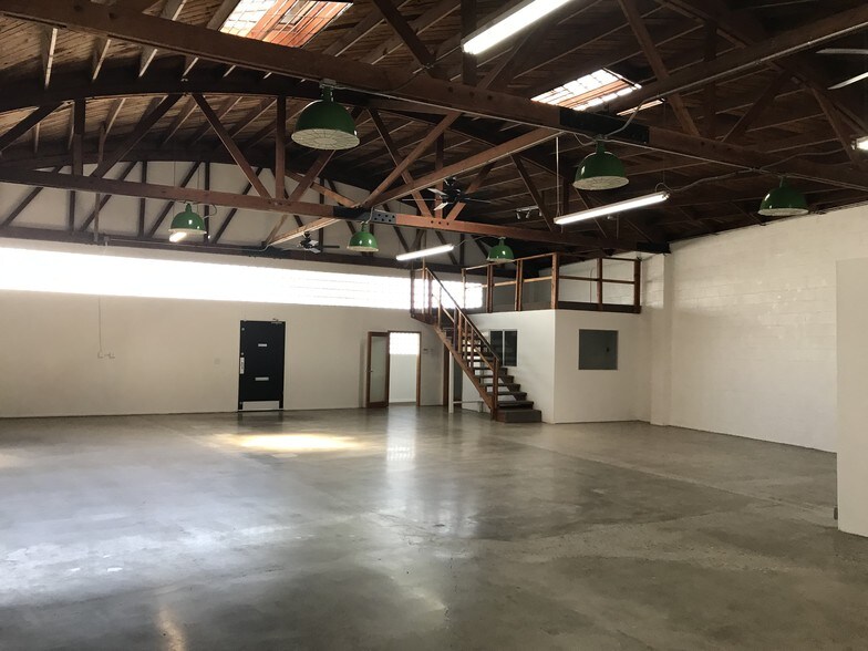 More Photos Of 6819 West Blvd, Inglewood Warehouse For Lease