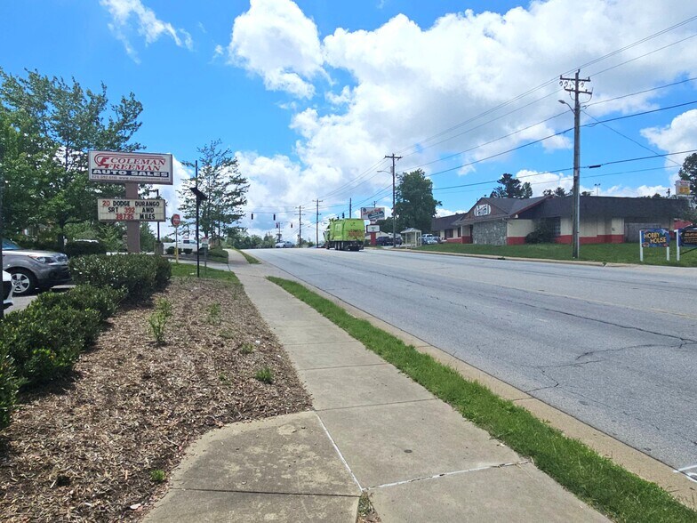 More Photos Of 1216 Asheville Hwy, Hendersonville Auto Dealership For Lease