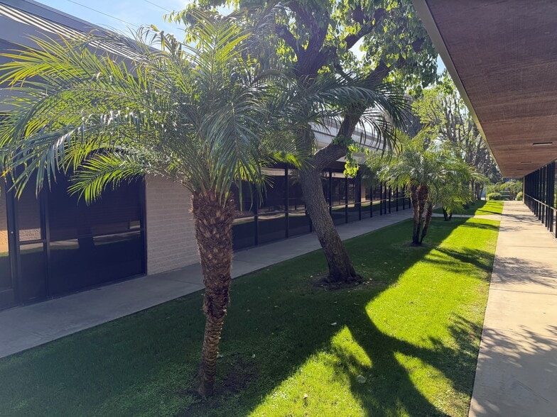More Photos Of 1800 Westwind Dr, Bakersfield Medical For Lease