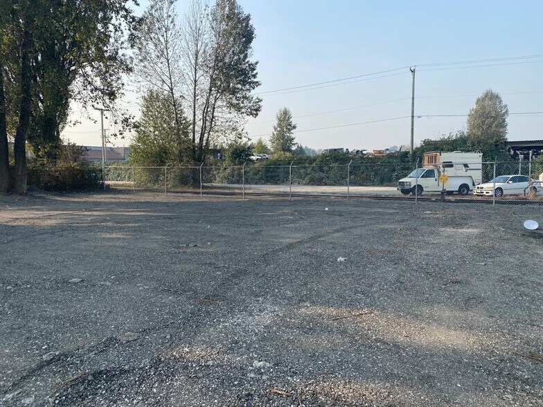 More Photos Of 8321 Willard St, Burnaby Land For Lease