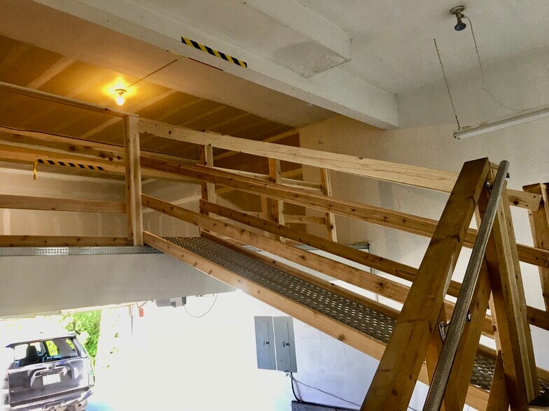 More Photos Of 808-810 6th St S, Kirkland Office Residential For Lease