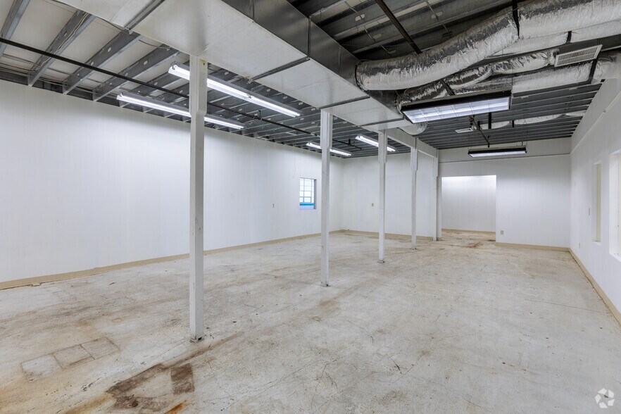 More Photos Of 290 Pratt St, Meriden Light Manufacturing For Lease