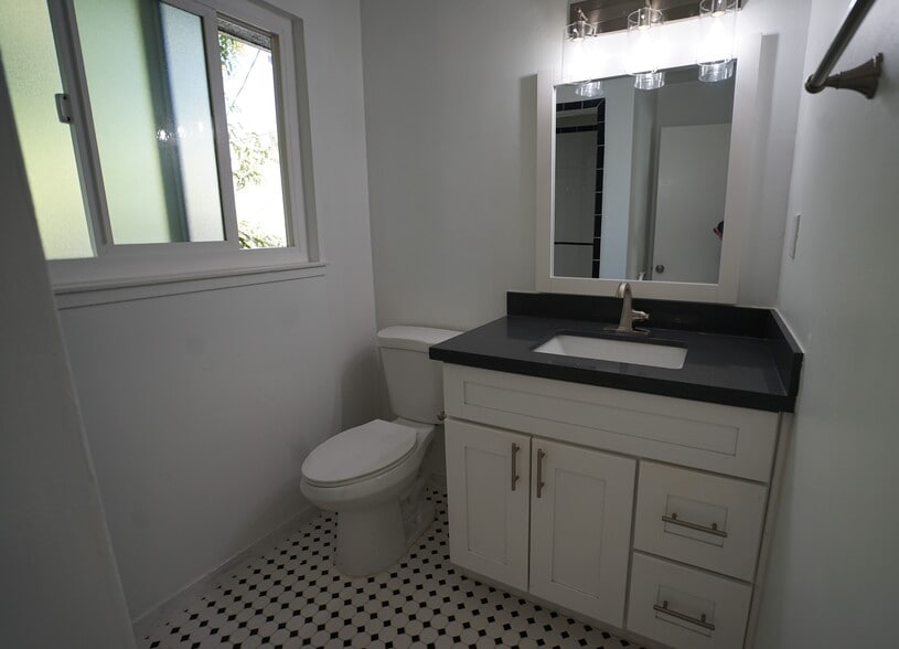 More Photos Of 2811 F St, Sacramento Apartments For Sale