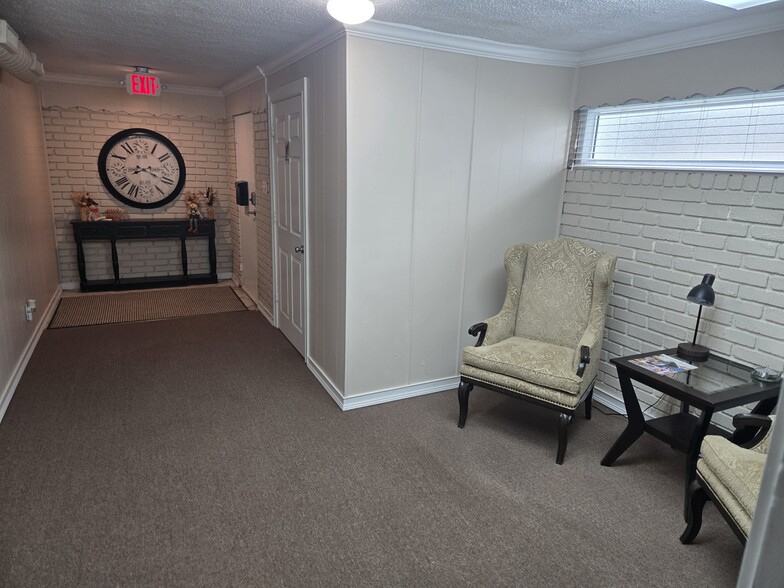More Photos Of 1813 N Harrison St, Shawnee Office For Sale