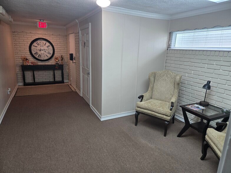 More Photos Of 1813 N Harrison St, Shawnee Office For Lease