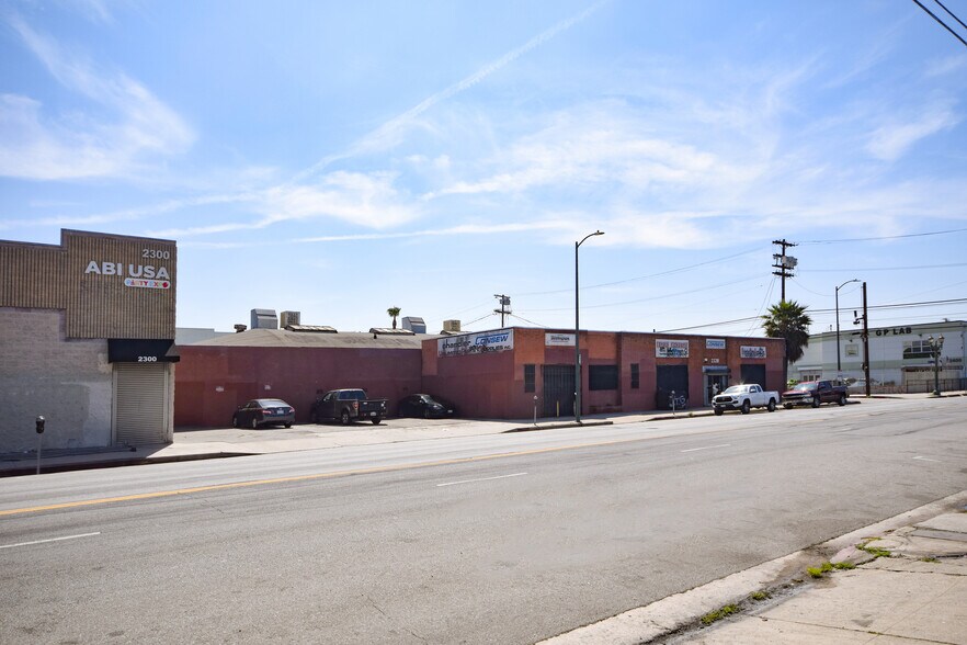More Photos Of 2320 S Hill St, Los Angeles Warehouse For Sale