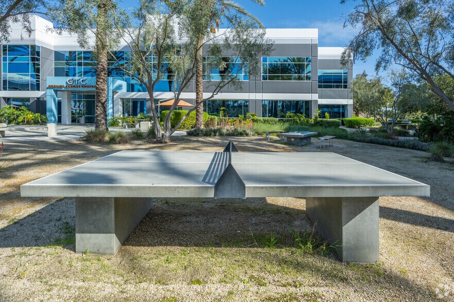 More Photos Of 25361 Commercentre Dr, Lake Forest Loft Creative Space For Lease