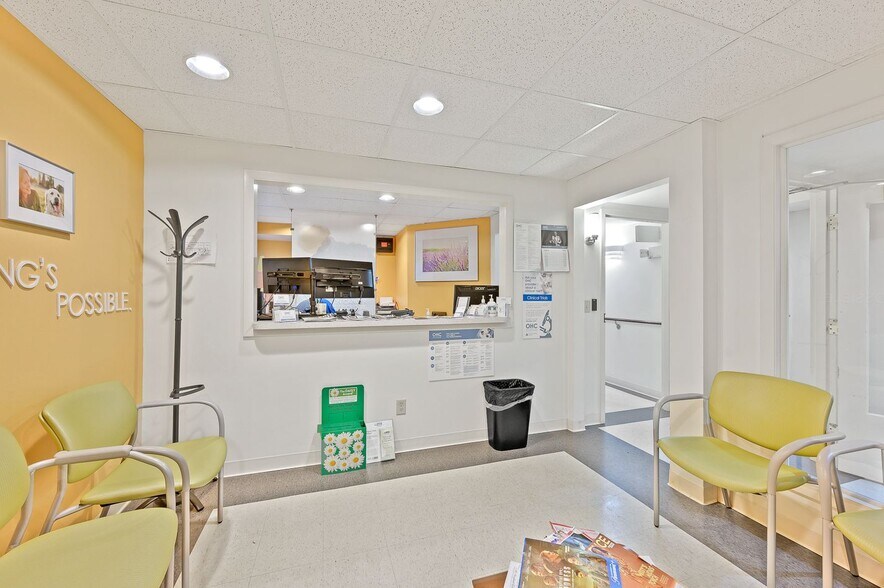 More Photos Of 71 E Hollister St, Cincinnati Medical For Lease