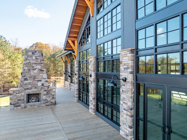 More Photos Of 11728 Mountain Island Brook Ln, Charlotte Restaurant For Lease