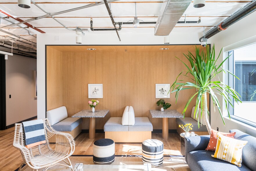 More Photos Of 3000 W Olympic Blvd, Santa Monica Office For Lease