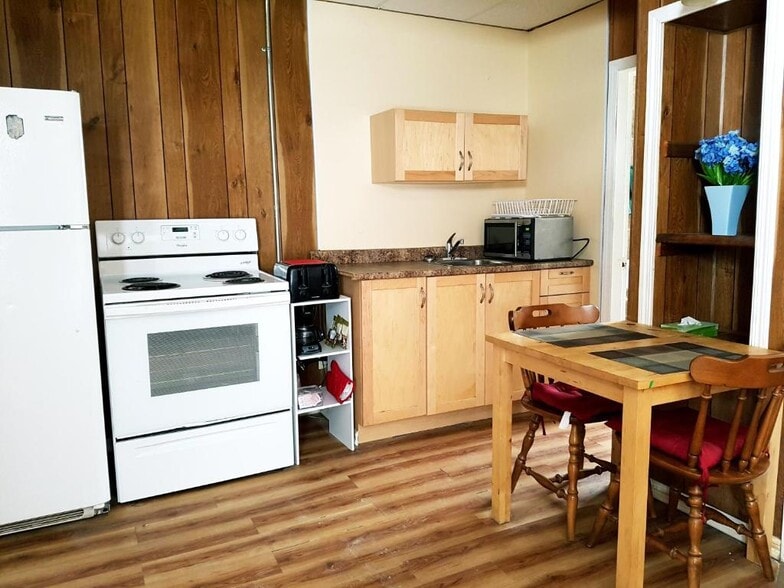 More Photos Of 9711 Alaska Rd, Fort St John Hotel For Sale