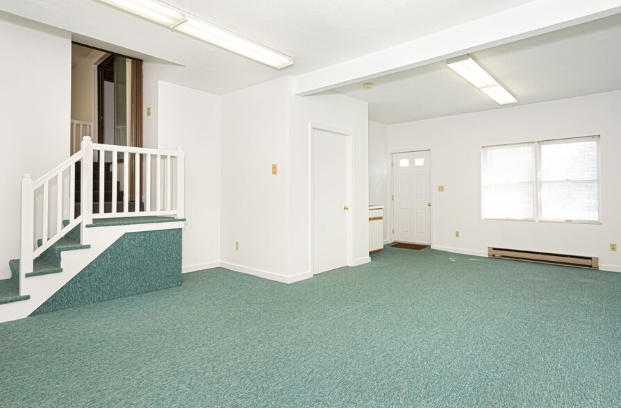 More Photos Of 130 High St, Upton Office For Lease