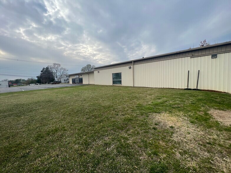 More Photos Of 2307 S Boston Rd, Danville Flex For Sale