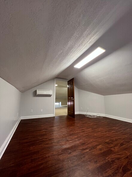 More Photos Of 1071 S High St, Columbus Loft Creative Space For Lease