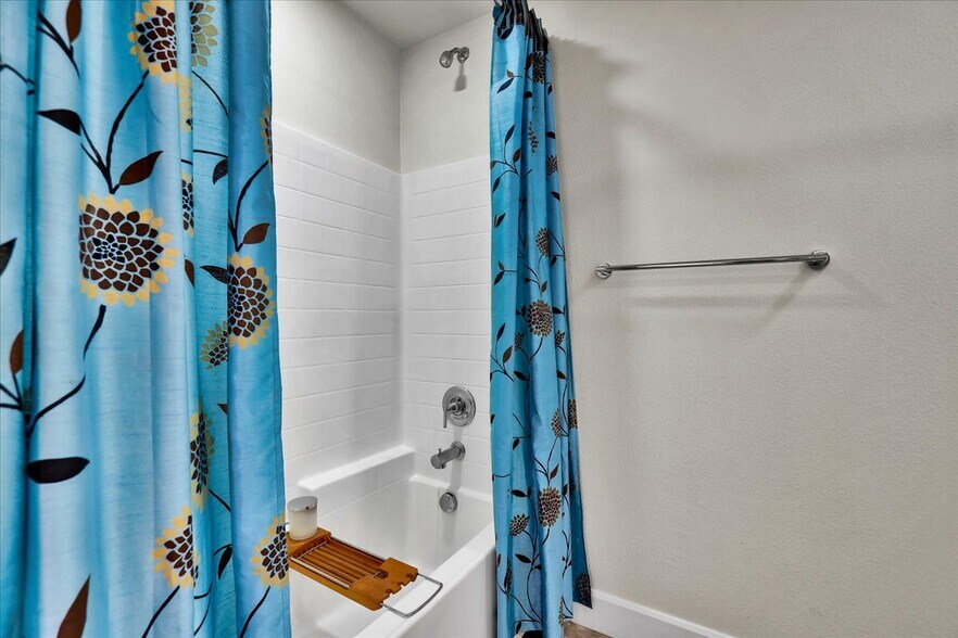More Photos Of 300 E 4th St, Long Beach Apartments For Sale