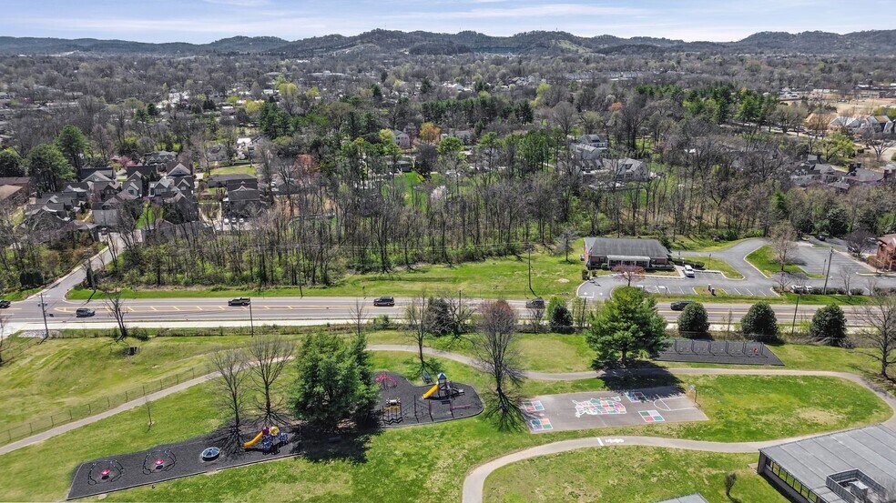 More Photos Of 507 New Highway 96 W, Franklin Medical For Sale