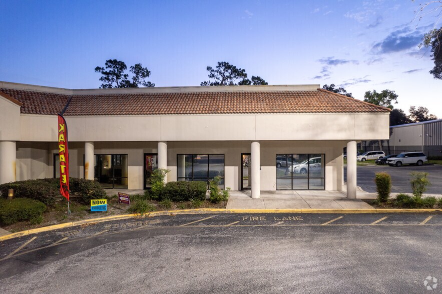 6827 N Orange Blossom Trl, Orlando, FL 32810 Storefront Retail Office