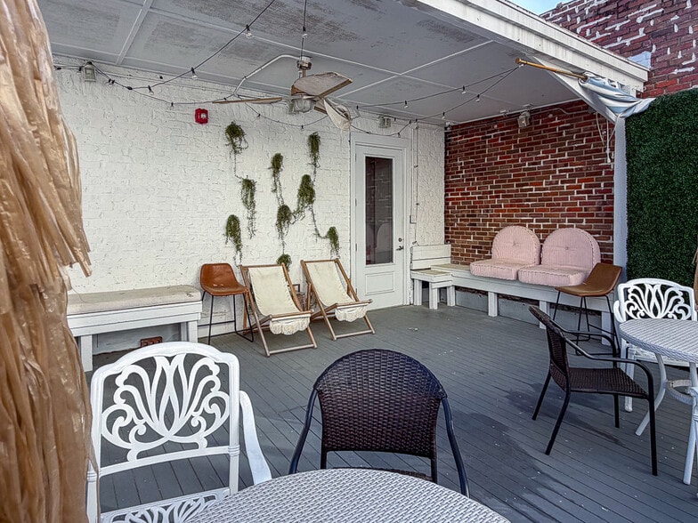 More Photos Of 345 King St, Charleston Storefront Retail Office For Lease