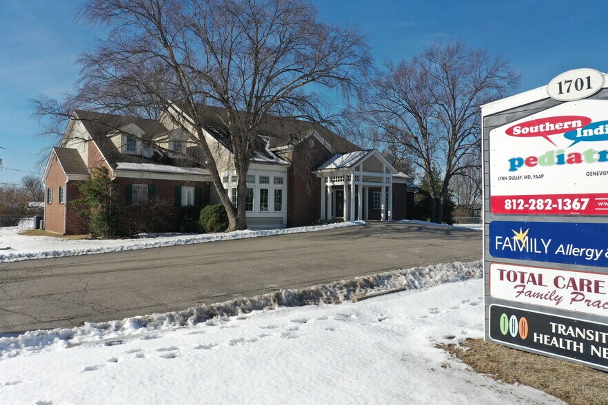 More Photos Of 1701 Spring St, Jeffersonville Medical For Sale