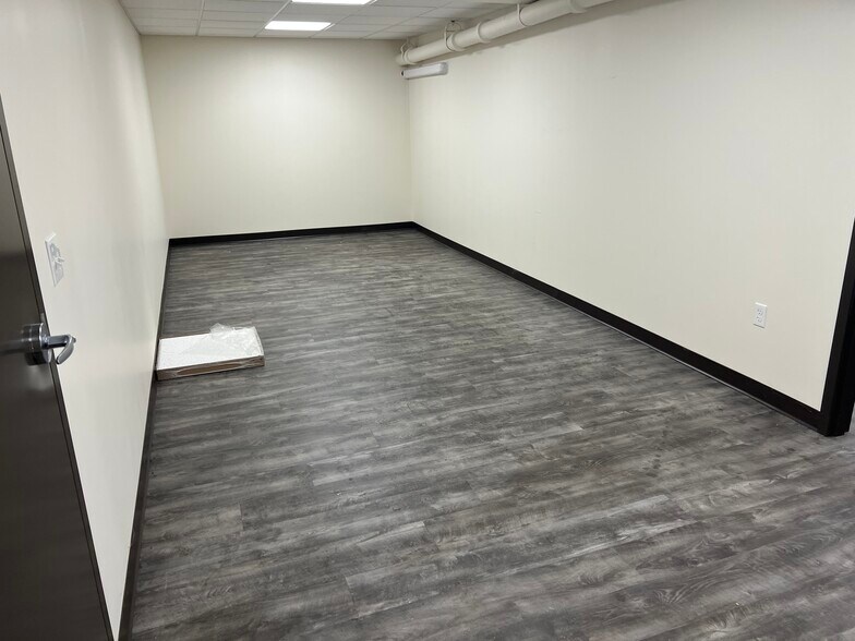 More Photos Of 1 W Main St, Clinton Storefront Retail Office For Lease