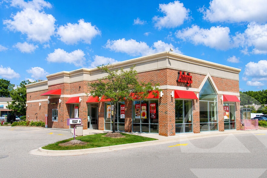 Primary Photo Of 43761 Schoenherr Rd, Sterling Heights Freestanding For Lease