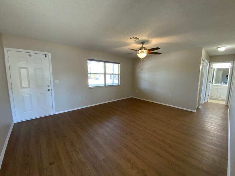 More Photos Of 855 Jamaica Rd, Venice Apartments For Sale