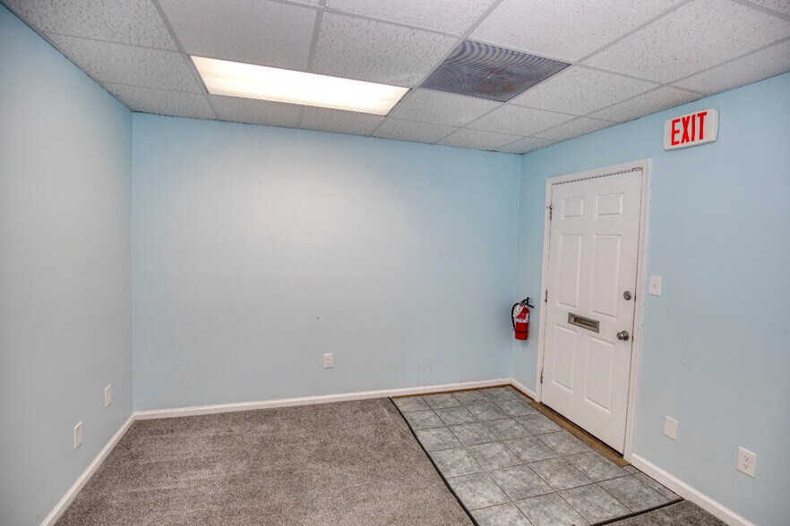 More Photos Of 7151 Richmond Rd, Williamsburg Medical For Lease