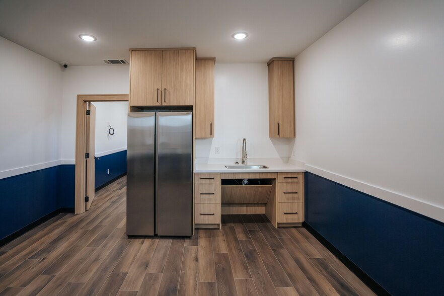 More Photos Of 2603 S Kaufman St, Ennis Industrial For Sale