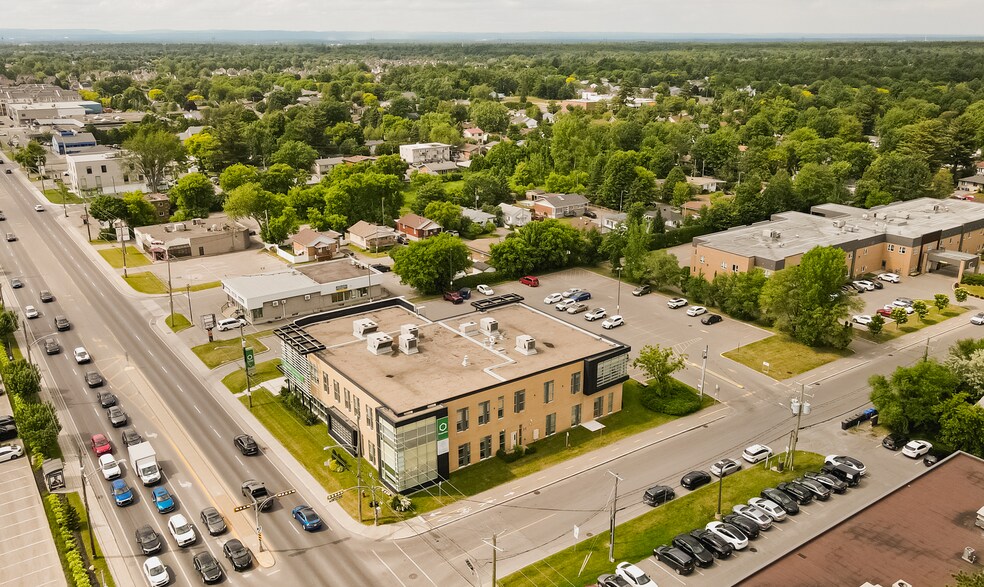 More Photos Of 1070 Boul du Curé-Labelle, Blainville Office For Sale