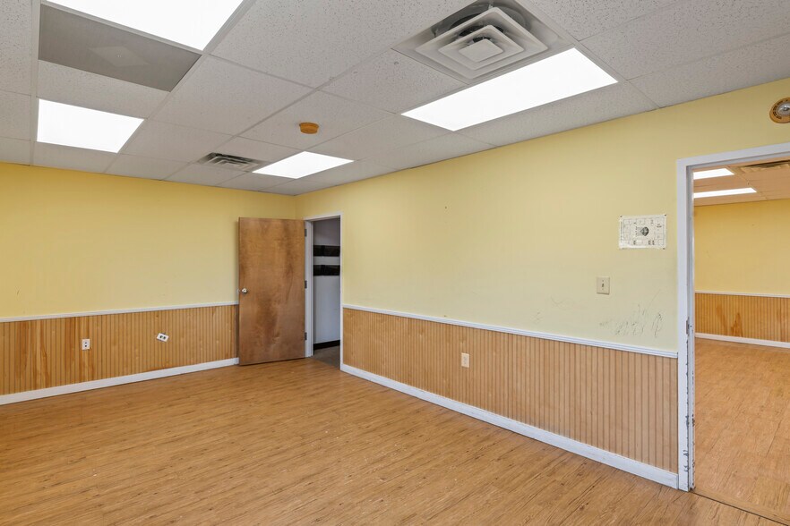 More Photos Of 9380 Forestwood Ln, Manassas Office For Lease