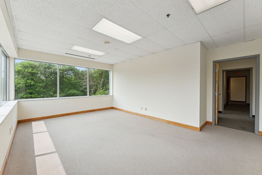 More Photos Of 4388 Shoreline Dr, Spring Park Storefront Retail Office For Sale