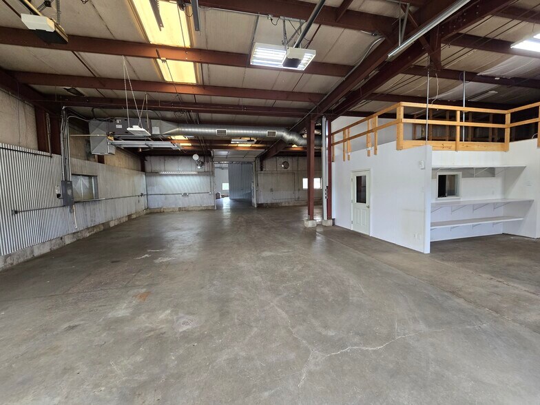 More Photos Of 151 Independence Dr, Union Flex For Sale